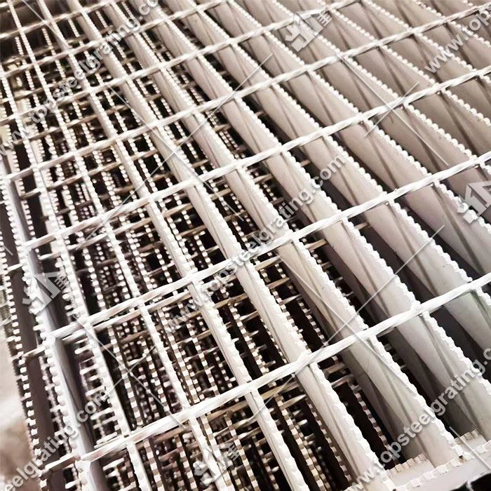 Serrated Bar Grating